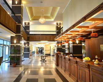 Hotel Central - Ploieşti - Salónek