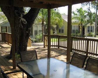 Living On Island Time #2 - Cozy Coastal Cottages With A Whole Lot Of Charm! - Fulton - Patio