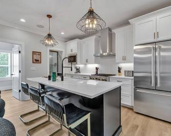 Nashville - 426 E Iris Dr Unit 104 - Nashville - Kitchen