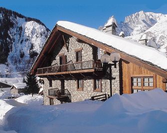 Hotel La Grange - Courmayeur - Gebäude