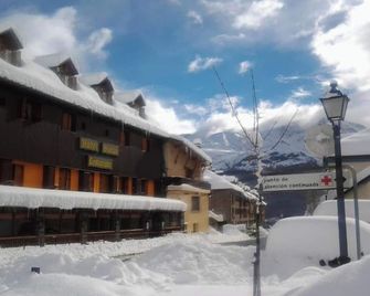 Hotel Sarao - Escarrilla - Gebouw