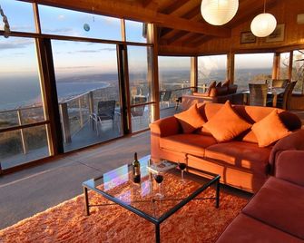 Stunning Views at the Skyview Penthouse or cosy romantic Eagle Nest - Dromana - غرفة معيشة