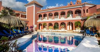 洛斯阿爾科斯酒店 - 內爾哈 - 內爾哈 - 游泳池