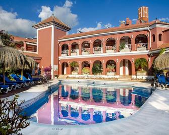 Hotel Los Arcos - Nerja - Pool
