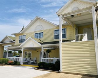 Honeysuckle Inn - Mountain View - Building