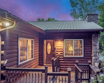 Franklin Nc Cabin Sleeps 10, Hot Tub, Game Room - Franklin