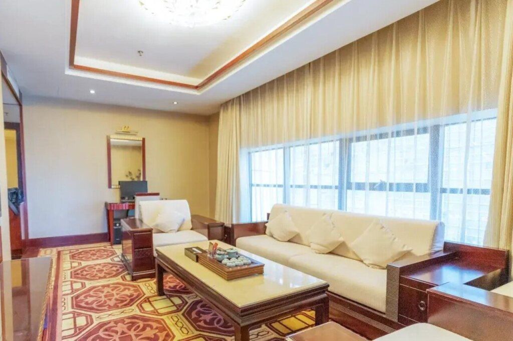 Yijian Holiday Hotel