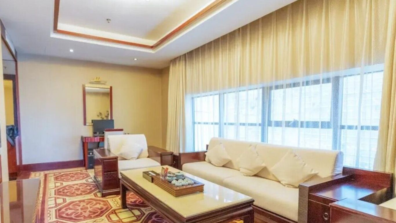 Yijian Holiday Hotel