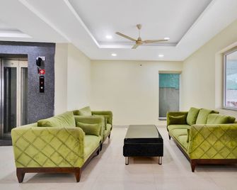 Hotel La Sky Boutique Airport Zone Hyderabad - Haiderabad - Huiskamer