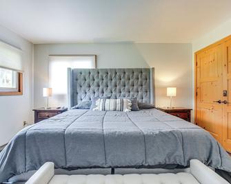 Lakefront Campbellsport Retreat with Dock and Yard! - Campbellsport - Bedroom