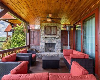 Mountain View Lodge At Eagles Nest - Hot Tub! Amazing Views! Covered Deck With Fireplace! - Banner Elk - Lounge