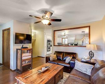 Quiet mountain homes for family gatherings - Woodland Park - Living room