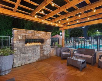 La Quinta Inn & Suites by Wyndham Pigeon Forge-Dollywood - Pigeon Forge - Patio