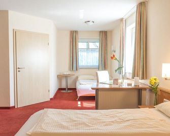 Hotel Pension Futterknecht - Burgau - Bedroom