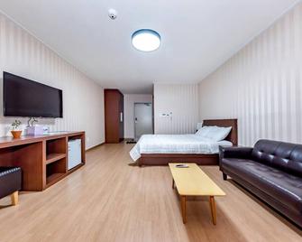 Chilsimni Hotel - Seogwipo - Habitación