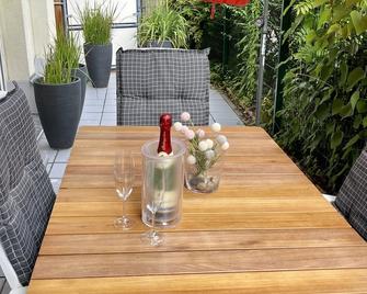 Sonnige Wohnung im Zentrum mit Terrasse u Tiefgarage - Netflix & Prime - Leipzig - Balkon