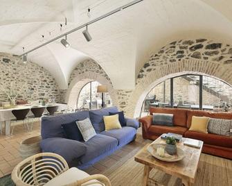 Belvilla by OYO Holiday home in Garriguella - Garriguella - Sala de estar