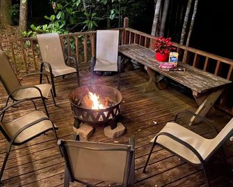 Cozy Lakefront home, private dock, minutes off I-75! kayaks & canoe! Water @dock - Caryville - Patio