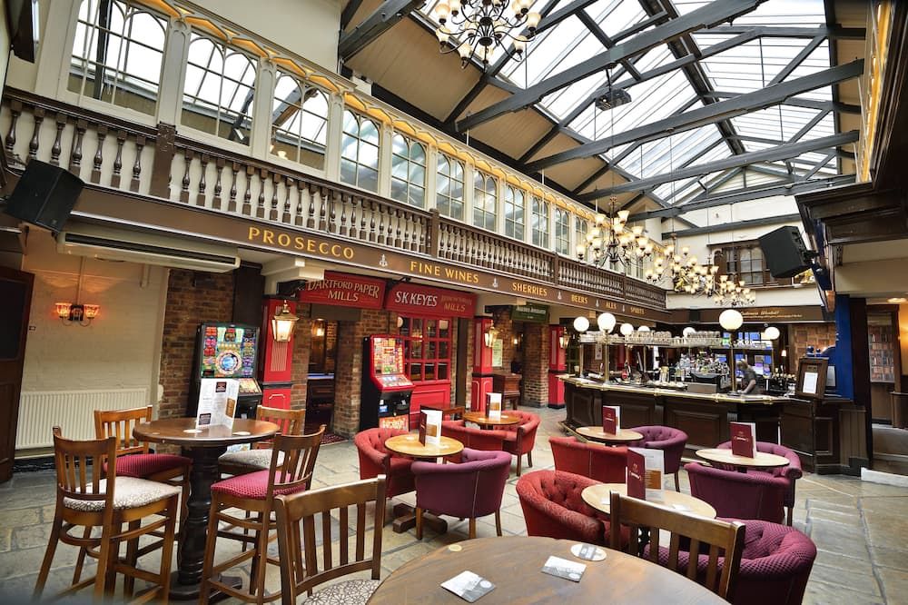 The Royal Victoria And Bull Hotel