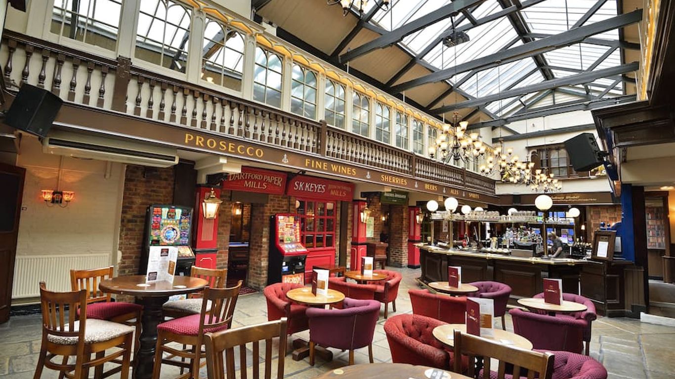 The Royal Victoria And Bull Hotel