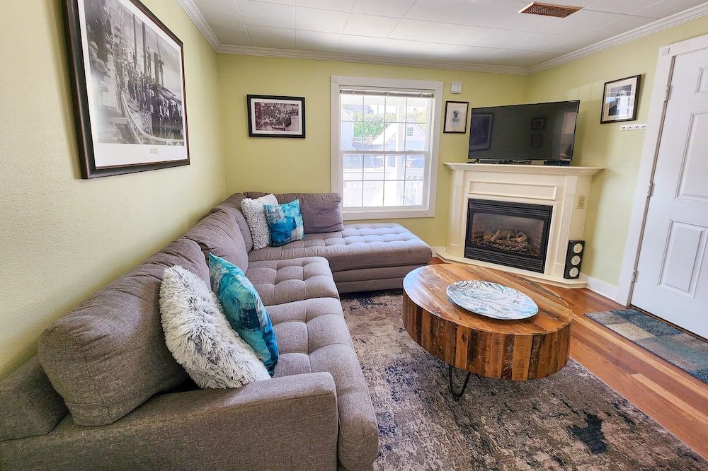 Historic Nye Creek Cottage! - ניופורט - סלון