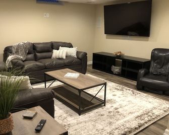 Cozy Clarkston Ranch with Room for 10, 5 bedrooms/beds - Clarkston - Living room