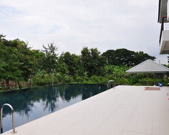 Private Room in Ramkamhaeng 118, includes airport transport & personal training - בנגקוק - בריכה