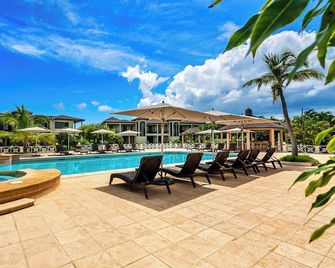 Paradise Cove Resort - West End Village - Pool