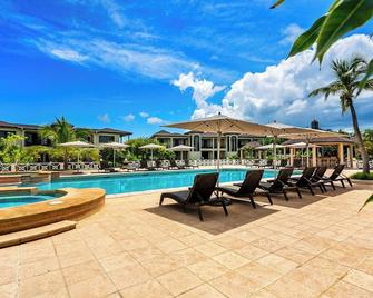Paradise Cove Resort - West End Village - Pool