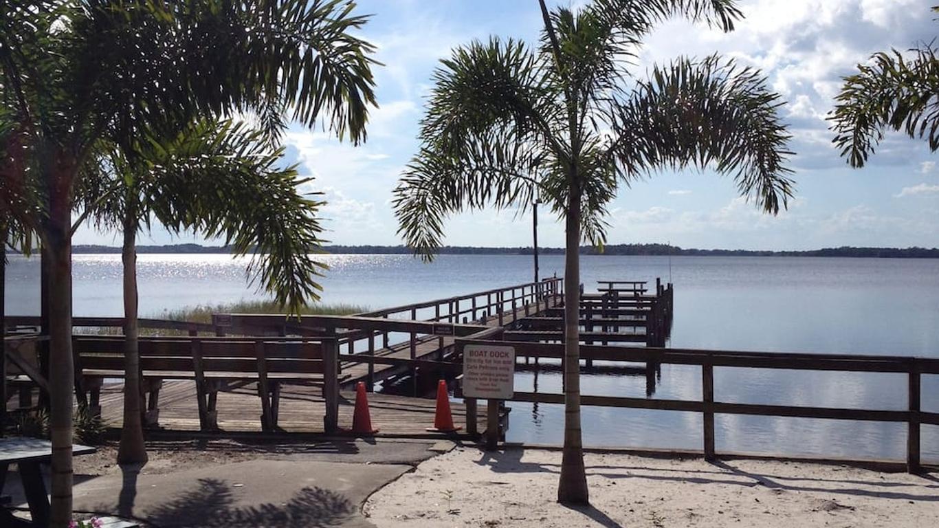 Lakeside Inn And Cafe