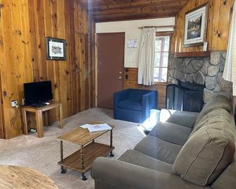 Whispering Pines Resort- Cabin #2 (Highway Front) - Pinetop-Lakeside - Living room