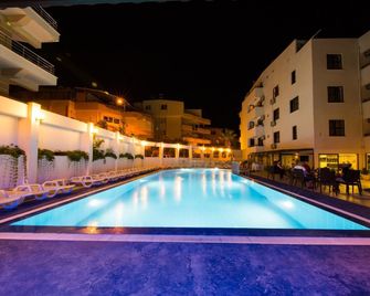 Tuntas Suites Altinkum - Didim - Pool