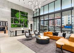 Elegant design meets optimal location amid the natural beauty of Downtown Redmond. - 레드몬드 - 라운지