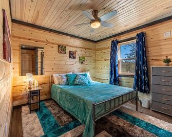 Wooded Circle - Barrel sauna, hot tub, fire pit - Hico - Habitación