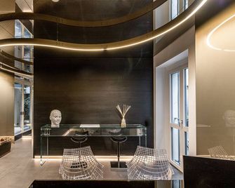 The Street Milano Duomo - Milan - Front desk