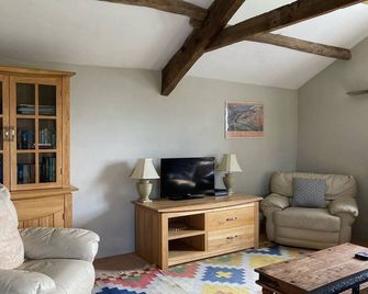 The Granary, Pet Friendly, With A Garden In Kirkby Lonsdale - Kirkby Lonsdale - Living room