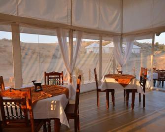 Dhora Desert Resort, Signature collection by Eight Continents - Shaitrāwa - Restaurante