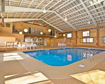 Best Western Summit Inn - Niagara Falls - Pool
