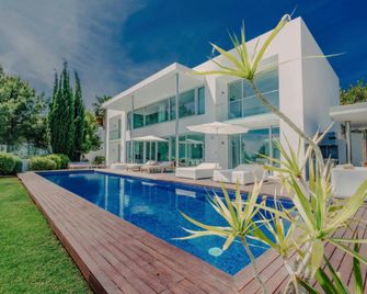Modern villa with indoor pool - San José Obrero - Piscina