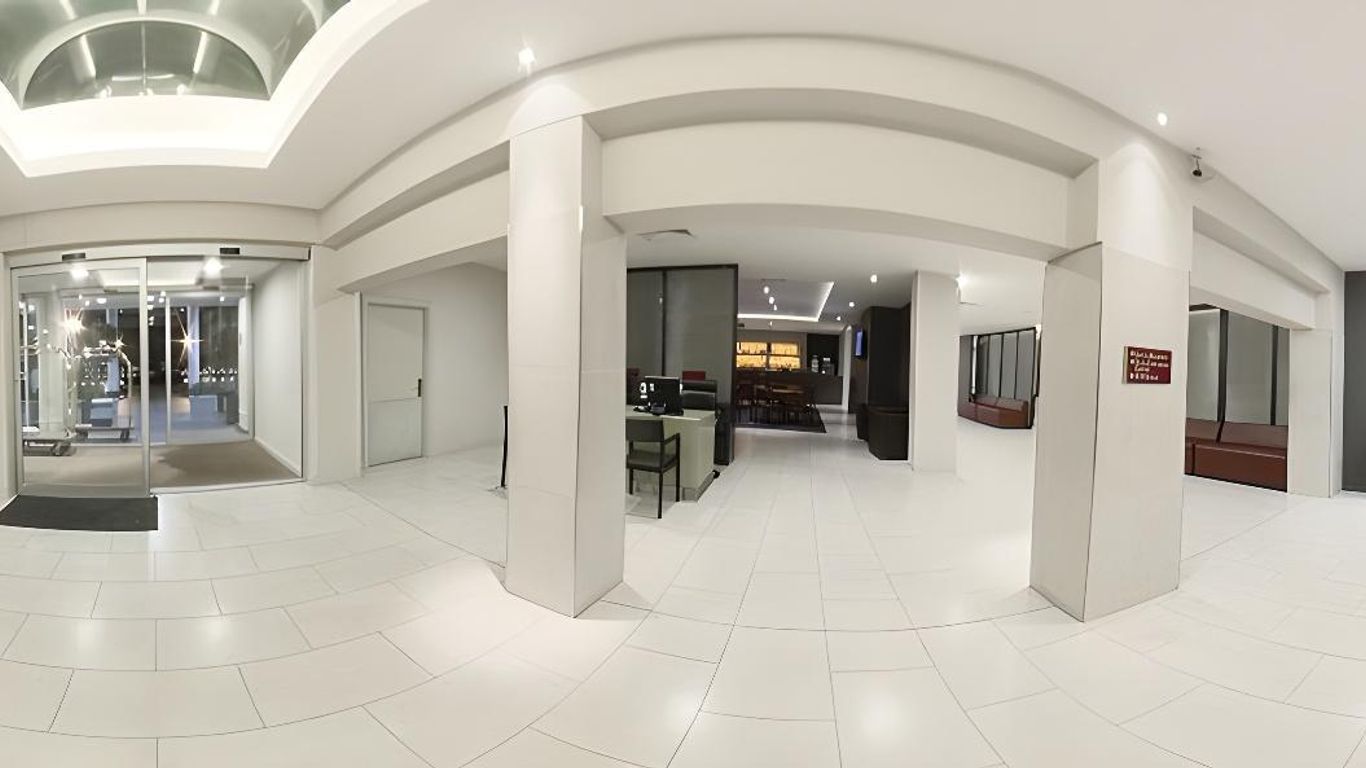 كراون بلازا لندن - هيثرو، آن آي آيتش جي هوتل