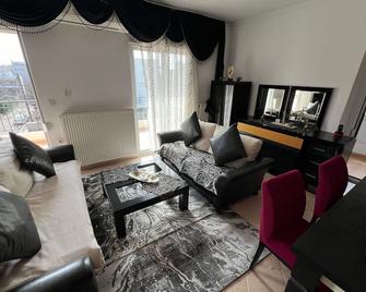 City Apart Alexanfroupolis Layla Home - Alexandroupolis - Wohnzimmer