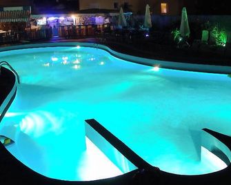 Macedon - Thasos Town - Piscina
