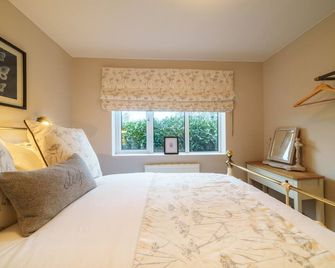 Woodfield Lodge - Rural Cottages with Hot Tub. Dog-friendly - Arkholme - Bedroom