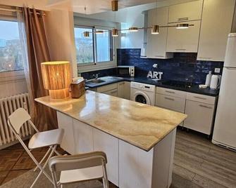 Appartement chaleureux Belle vue Proche de Paris - Boulogne-Billancourt - Mutfak