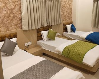 Hotel Krishna Park - Palanpur - Bedroom