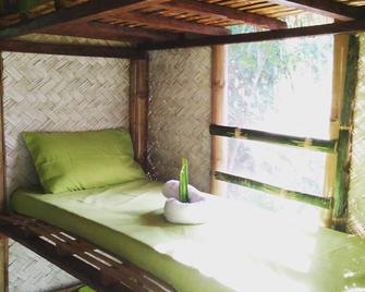 Stay Ecologically In Off Grid In Eco Bamboo Huts - Coron - Habitación