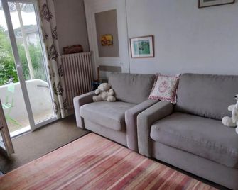 chambre d'hôte dans maison privée - Périgueux - Sala de estar