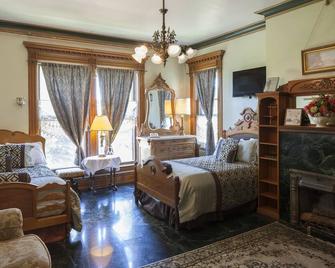 Henderson Castle Inn - Kalamazoo - Bedroom