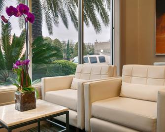 Best Western Plus Downtown Inn & Suites - Houston - Living room