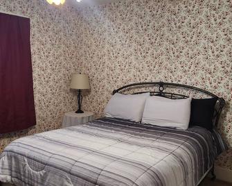 cozy Home away from home - Bridgeport - Bedroom